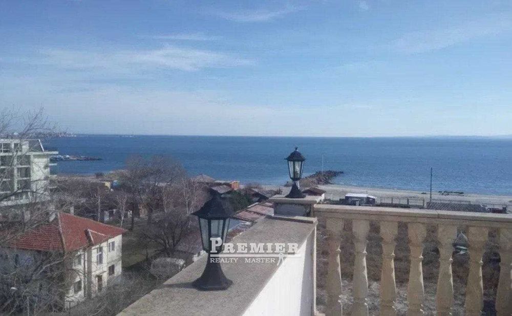 Тристаен апартамент с гледка море в Поморие