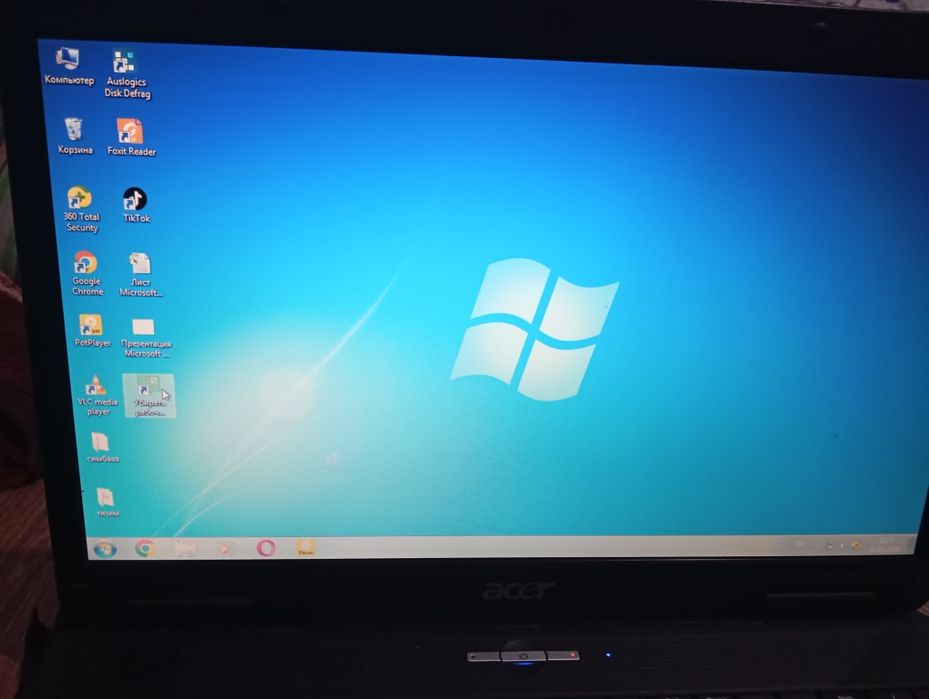 Продаю ноутбук acer windows 7