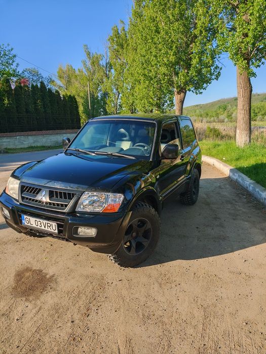 Vând Mitsubishi Pajero