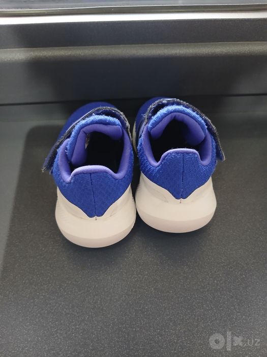 Adidas krosovka.