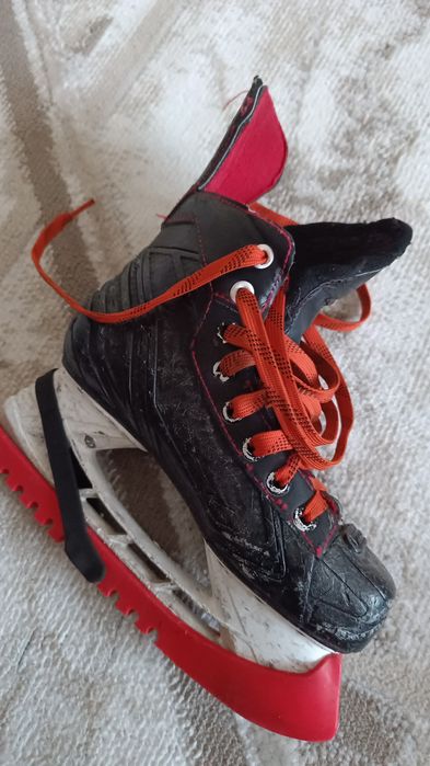 Продам коньки хоккейные