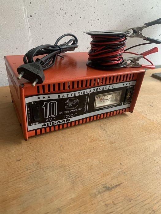 Зарядно за автомобил 12V акумолатор