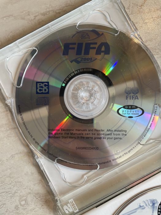 Pc Cd-ROM комплект с две игри-fifa 2001,Tiger woods PGA tour 2001