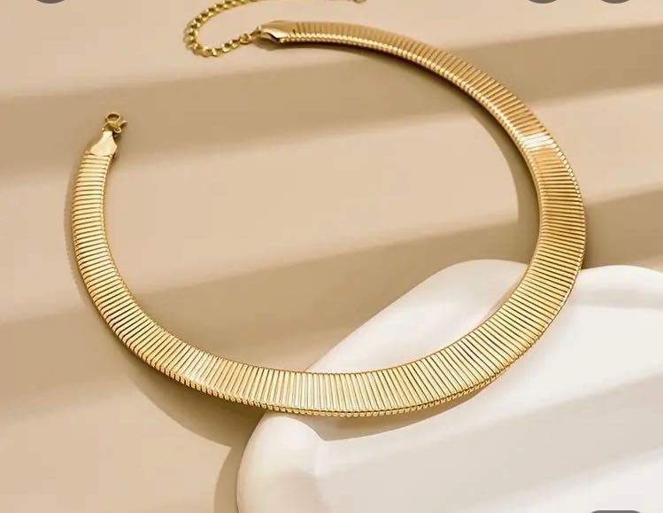 Елегантно колие златисто