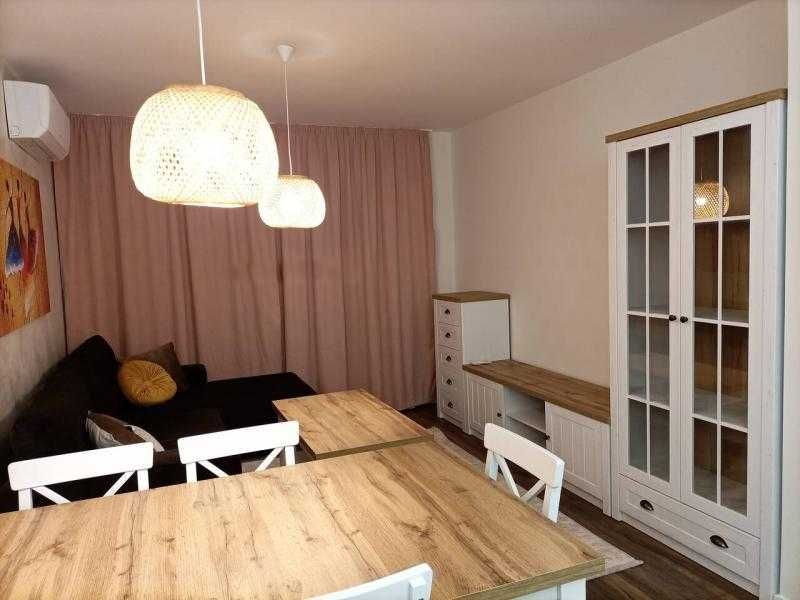 Луксозен двустаен апартамент в центъра на града