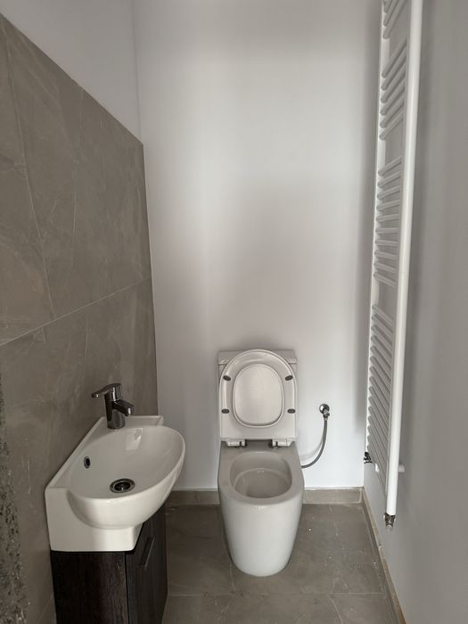 Inchiriez Cabinete - Grup Sanitar Individual - in Casa