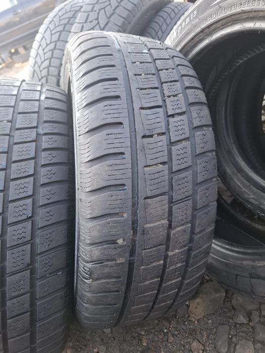 Vand 2 anvelope 195 55 15 de iarna bune