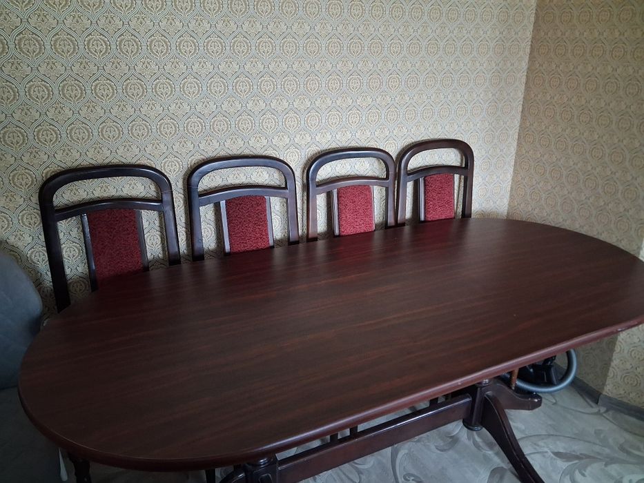 Продам стол и 4 стула