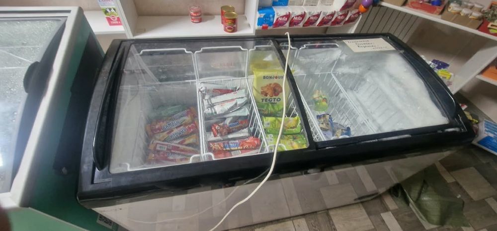 Продам витриный холодильник