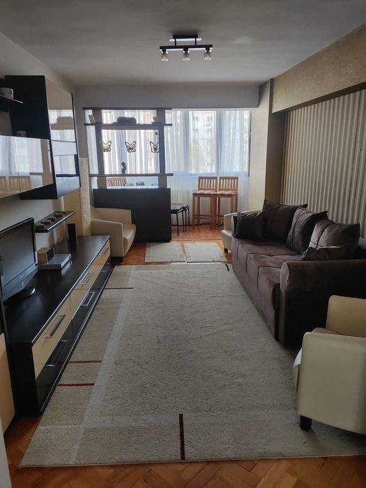 Dau in chirie un apartament in stare foarte buna zona Diamant