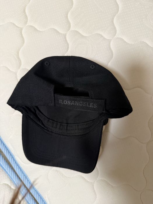 Дамска шапка Guess