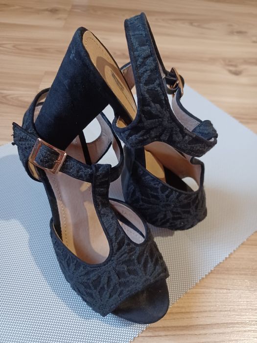 Дамски сандали на ток велур