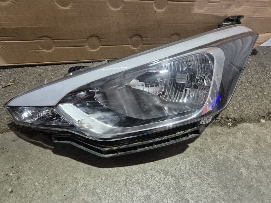 Ляв фар Hyundai I20 Хюндай И20 фарове