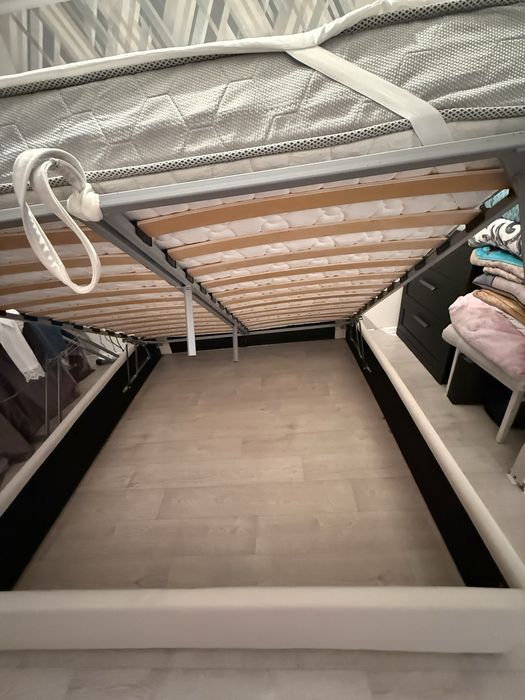 Продам кровать 180/200 с матрасом
