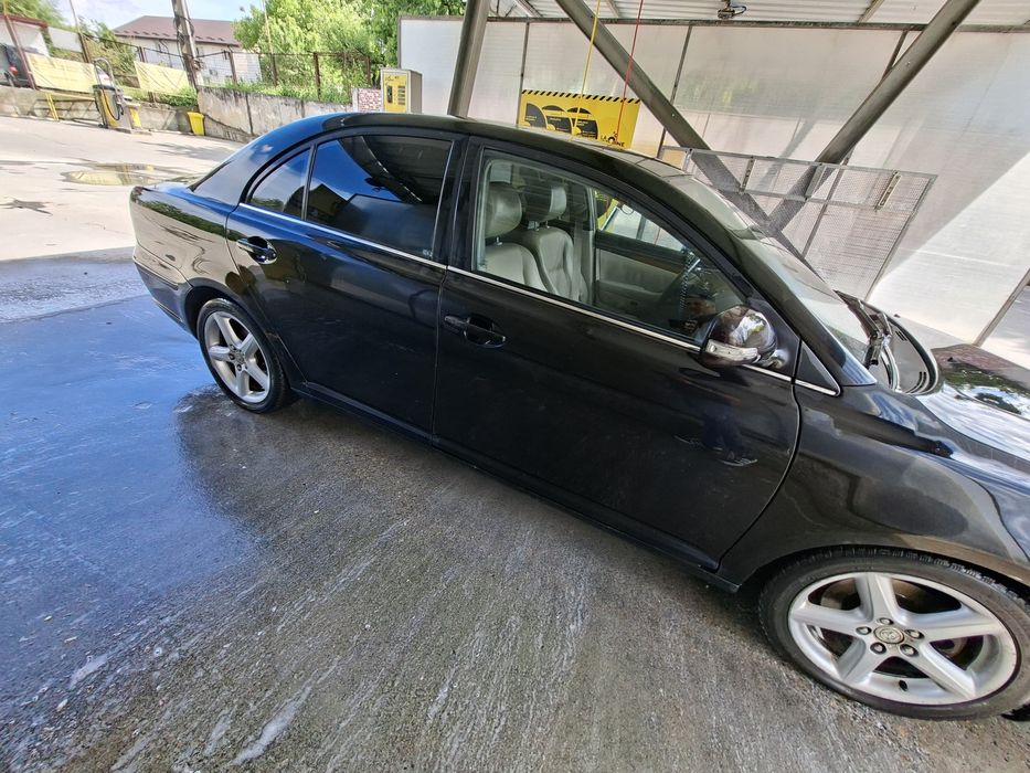 Toyota Avensis 2.2 d manuala 6 trepte preț: 1100Euro.  mecanic de 8 estetic  de 7. Nu-i ptr. Pretențioși An:2007