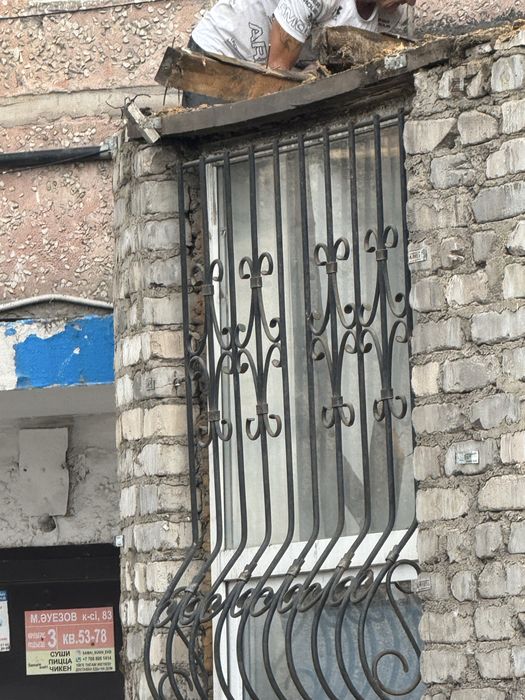 Продам пластиковую дверь и окна