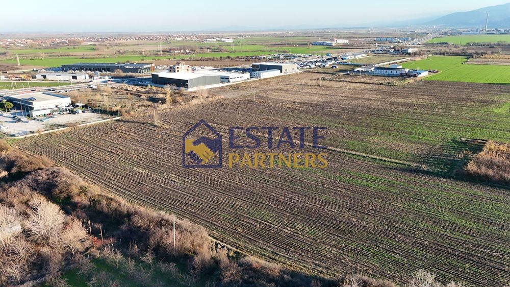 Земеделски имот в Пловдив-Индустриална зона - Юг площ 15750 цена 2500