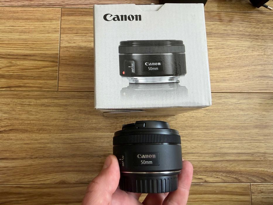Canon EOS 2000D+Обектив 18-55+Обектив 50mm f/1.8 STM/Пълен комплект