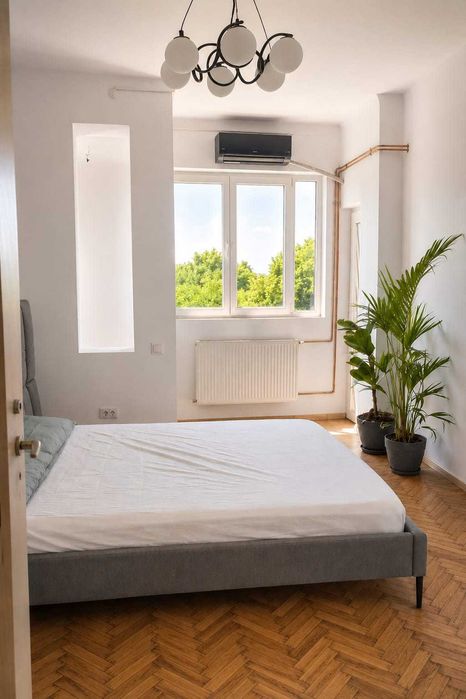 Apartament 3 camere de vanzare – Stirbei Voda / Parcul Cismigiu – 86 mp – renovat – centrala proprie – imobil interbelic PROPRIETAR