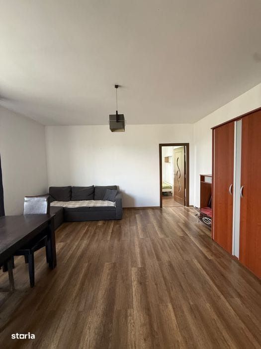 Apartament cu 3 camere in zona Vivo — fotografia 1