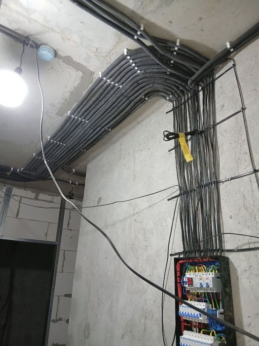 Электро монтаж аккуратно + трасса кандиционера