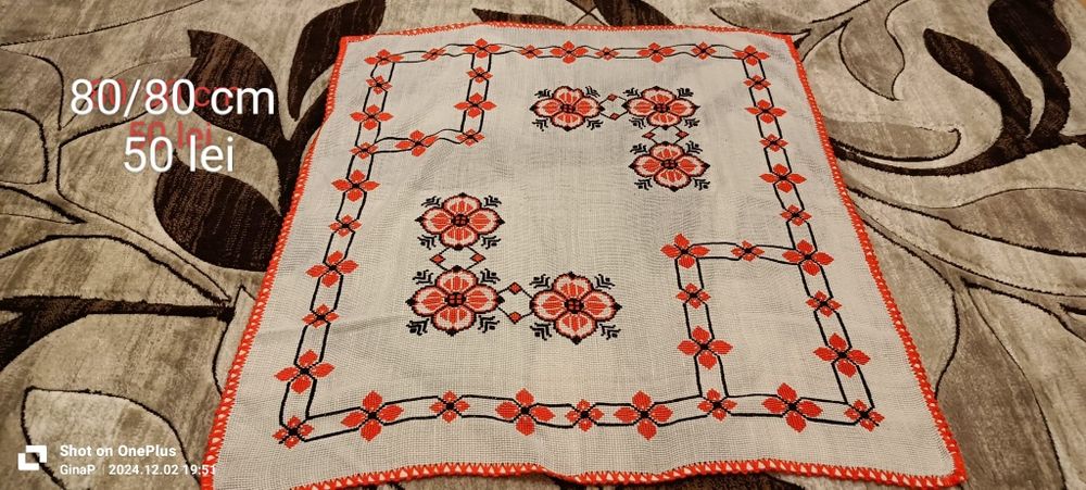 Vând fete masa  cusute manual.