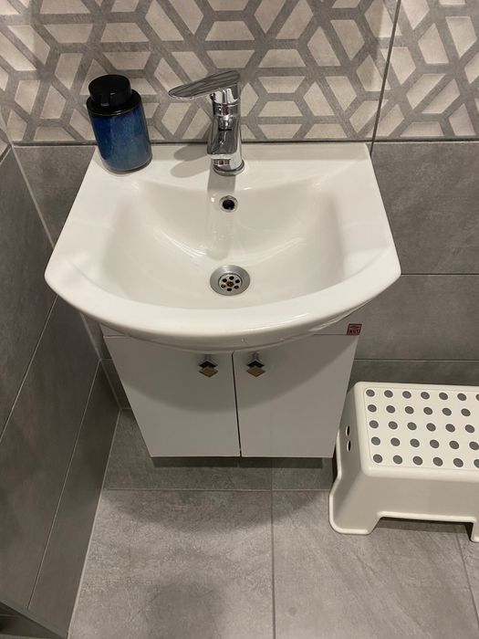 Водоустойчив комплект шкаф с огледало, мивка и батерия за баня