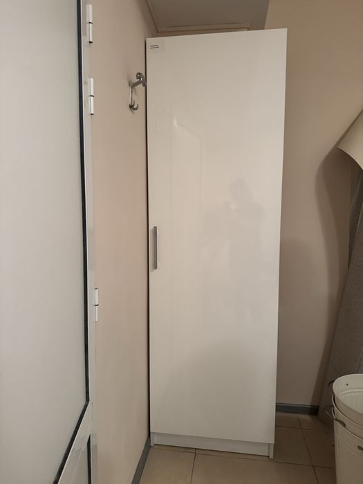 Стенен шкаф бял лак