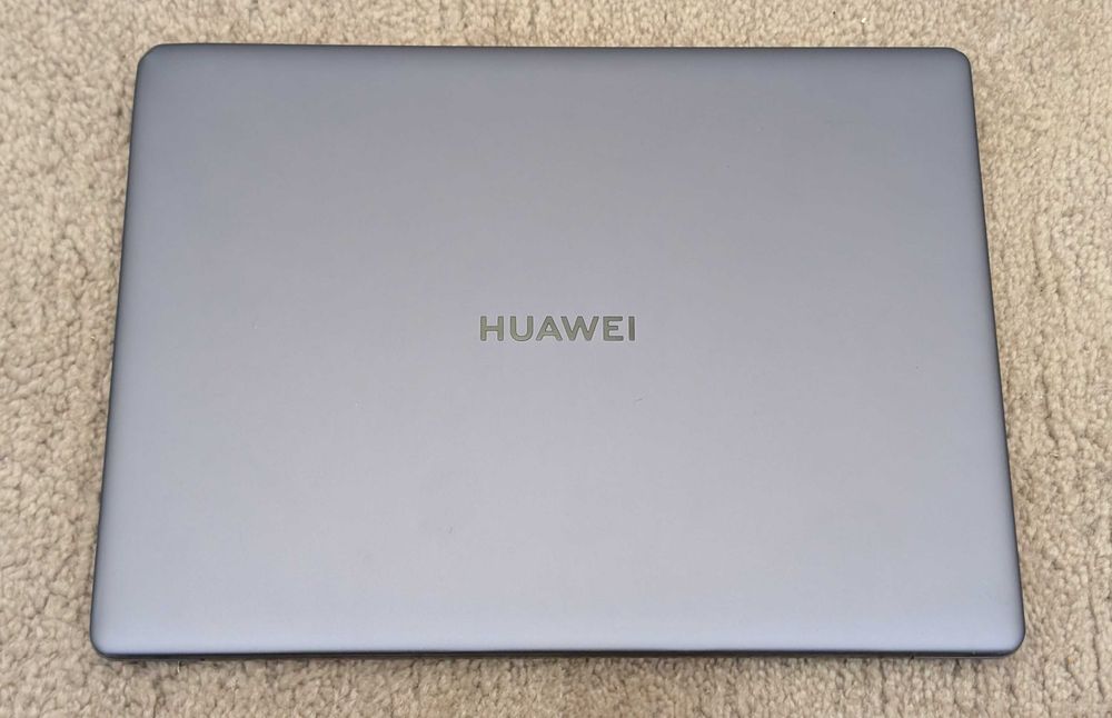 Laptop Huawei Matebook 13, display spart, in rest functional pt piese ...