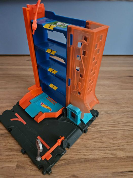 Hot wheels комплект