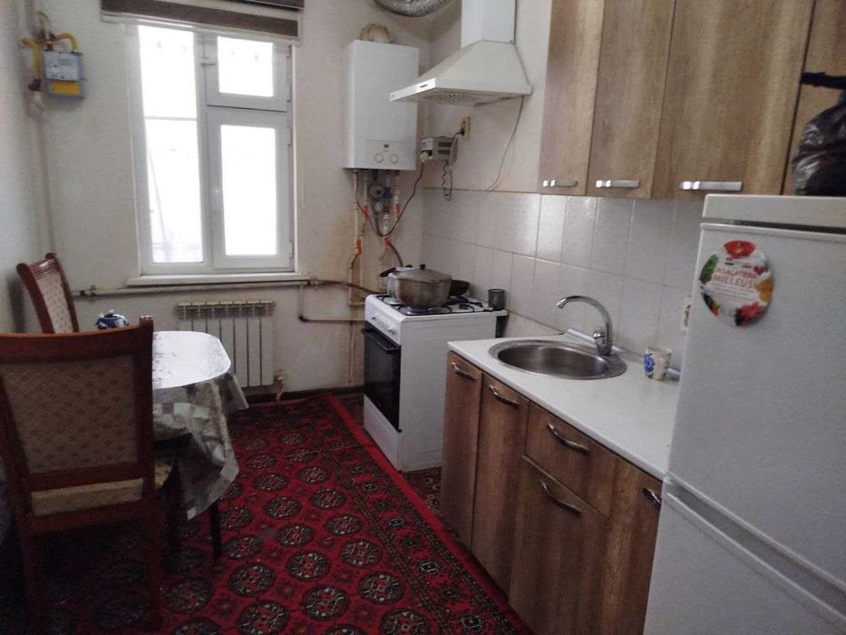 рўшшада 7 этажли уйда 1 каватида жойлашган 3 хонали уй сотилади