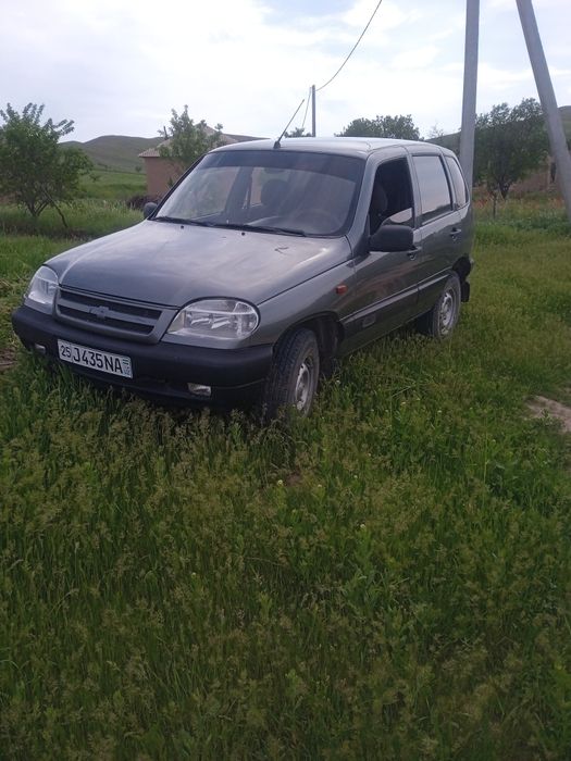 Chevrolet Niva 4x4 sotiladi