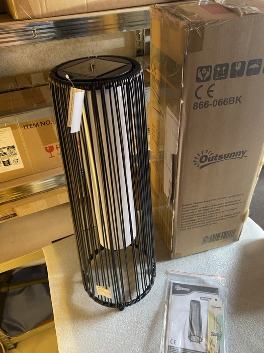 Градинска соларна лампа