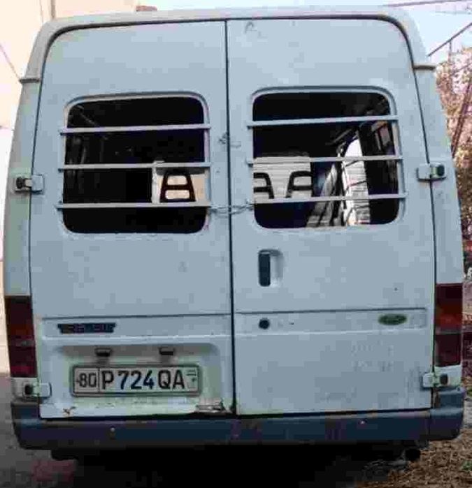 Ford moshinasi sotiladi