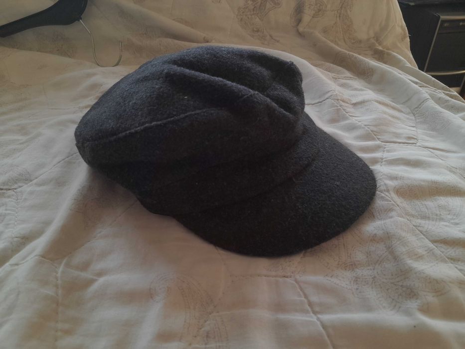 Дамска зимна шапка тип капитанска