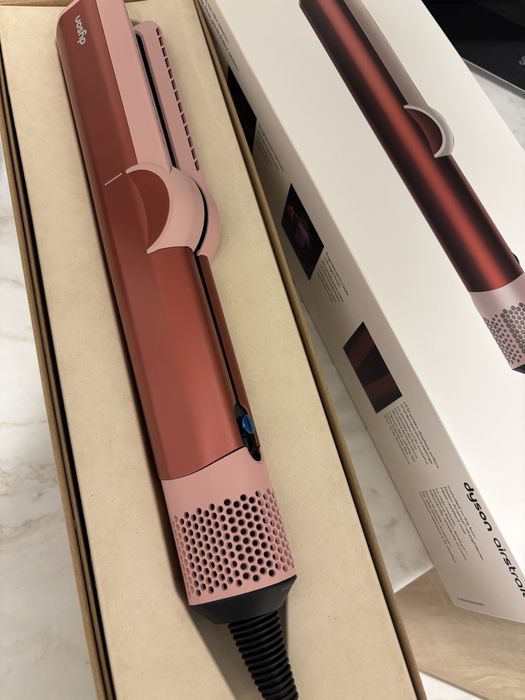 Dyson сешоар чисто нов