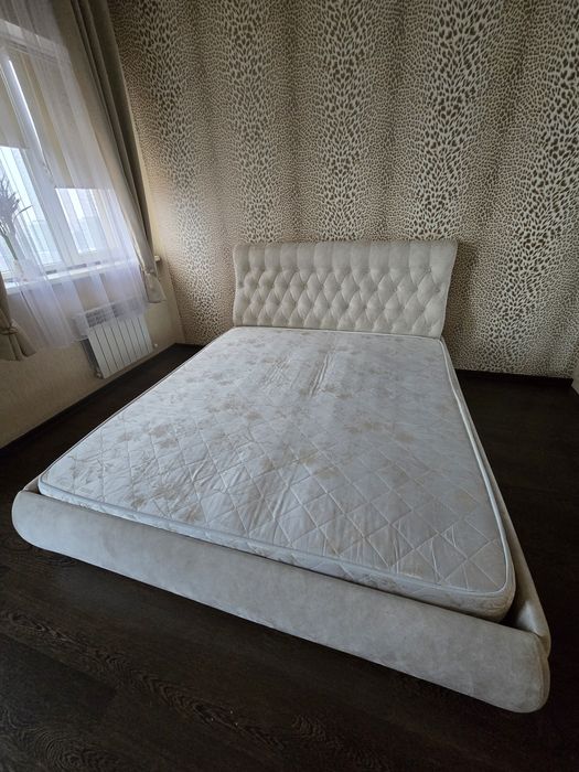 Продаются б/у матрас и мебель