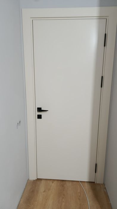 Установка между комнатной двер