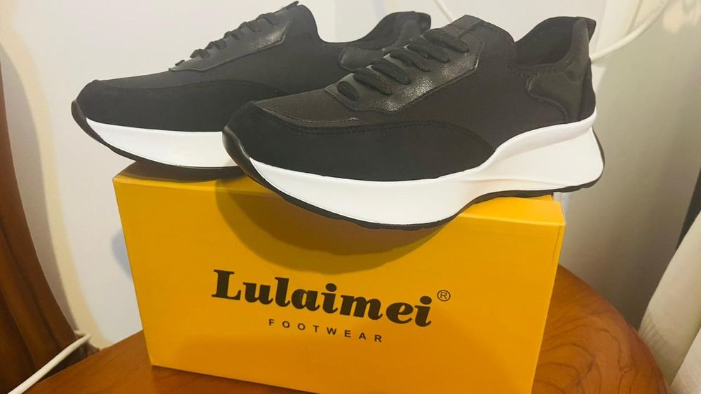 продаются кроссовки 39, новые