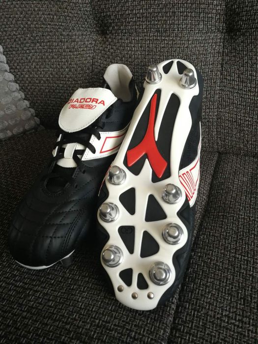 Футболни стоки бутонки Найк и Диадора, кори Адидас