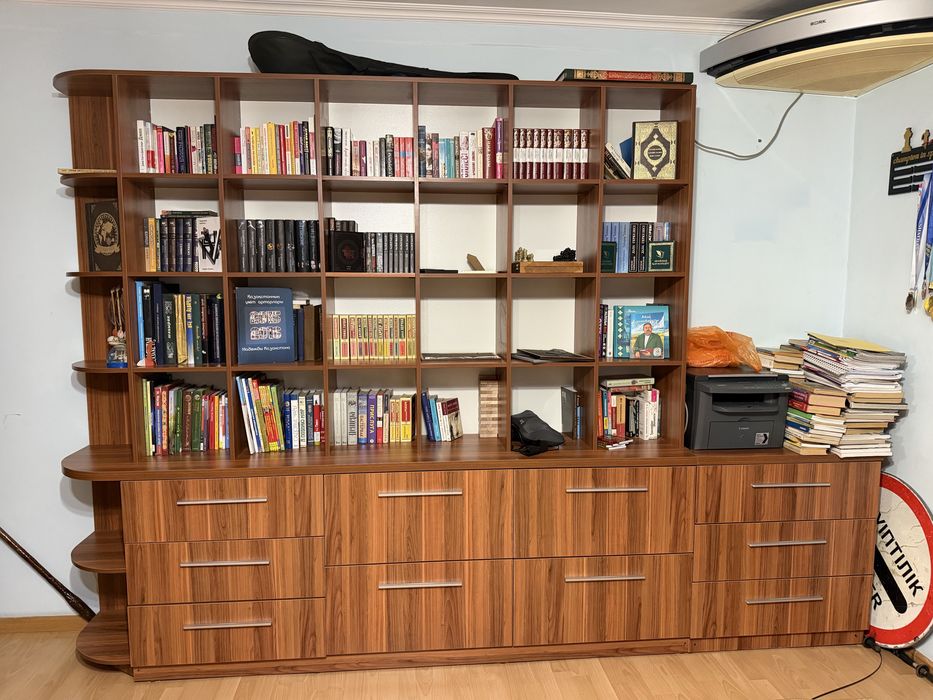 Продам книжный шкаф