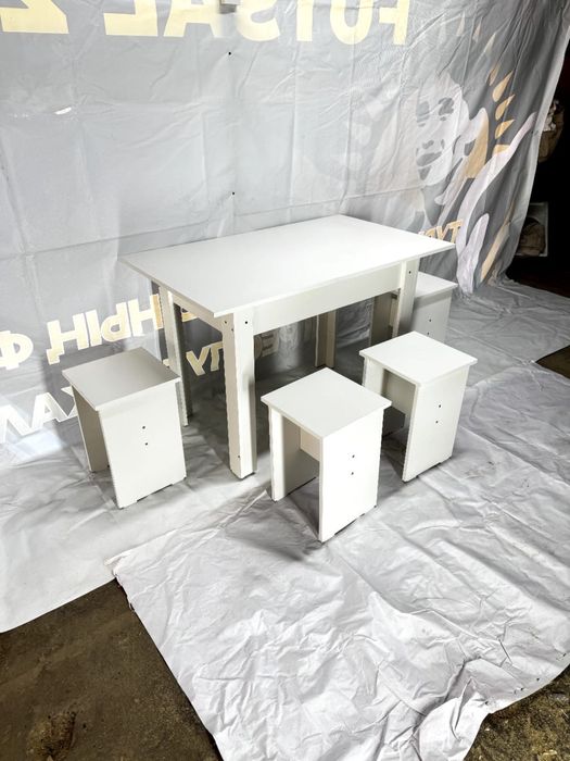 Стол. Кухий стол.