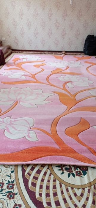 Продаётся ковёр в очень хорошем состоянии