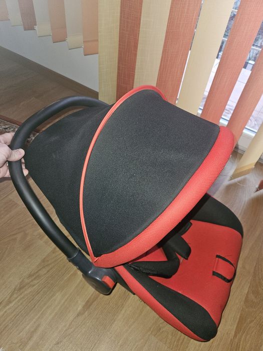 Scaun si scoica foarte confortabile si sigure