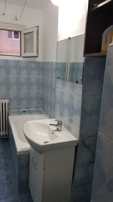 apartament de inchiriat 2camere sup.58mp sufragerie.dormitor baie bucatarie hol toate dotarile. aradul nou aproape de market tranvai .parter