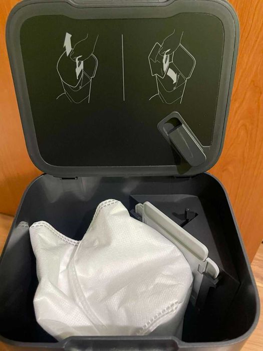 Продавам прахосмукачка робот  Roomba® i5+(5652) със станция