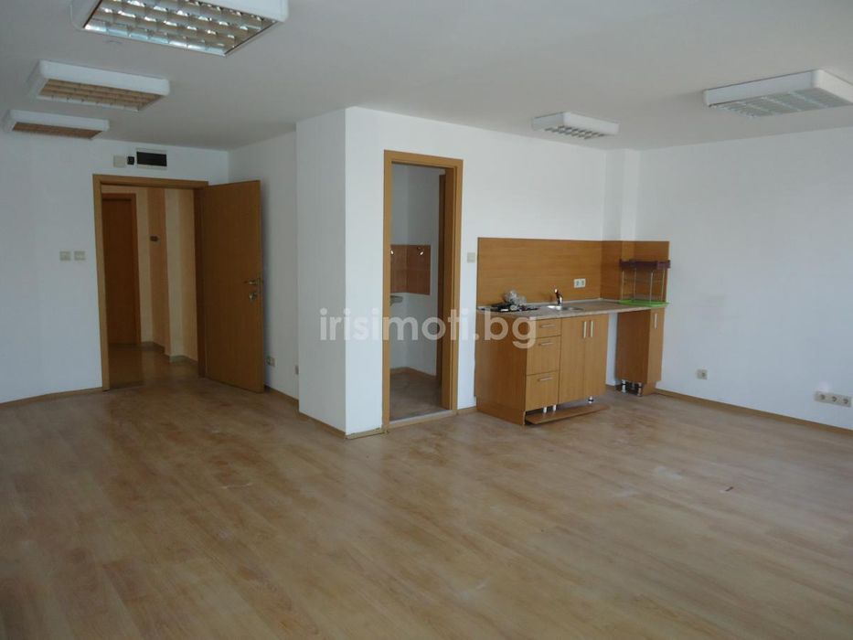 Дава се под наем Офис в София, Център - 69 кв.м за 414 € - Снимка #1