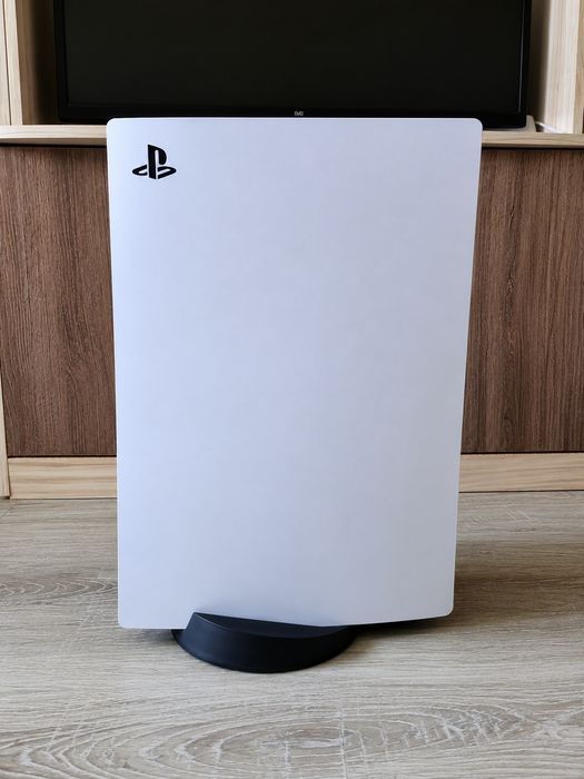 Playstation 5 Disc Edition + контролер + 2 игри