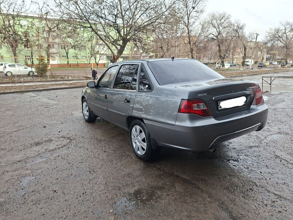 Нексия2..1.6 срочно сотилади