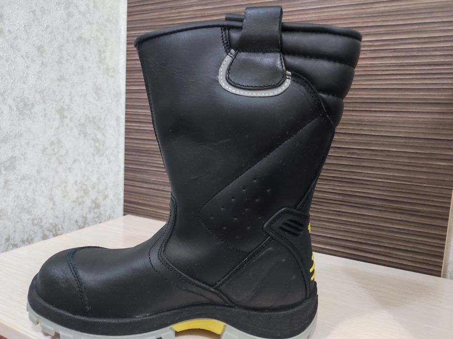 Продается Обувь  рабочие